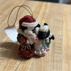 Mary’s Moo Moos - I saw moommy kissing Santa clause ornament
